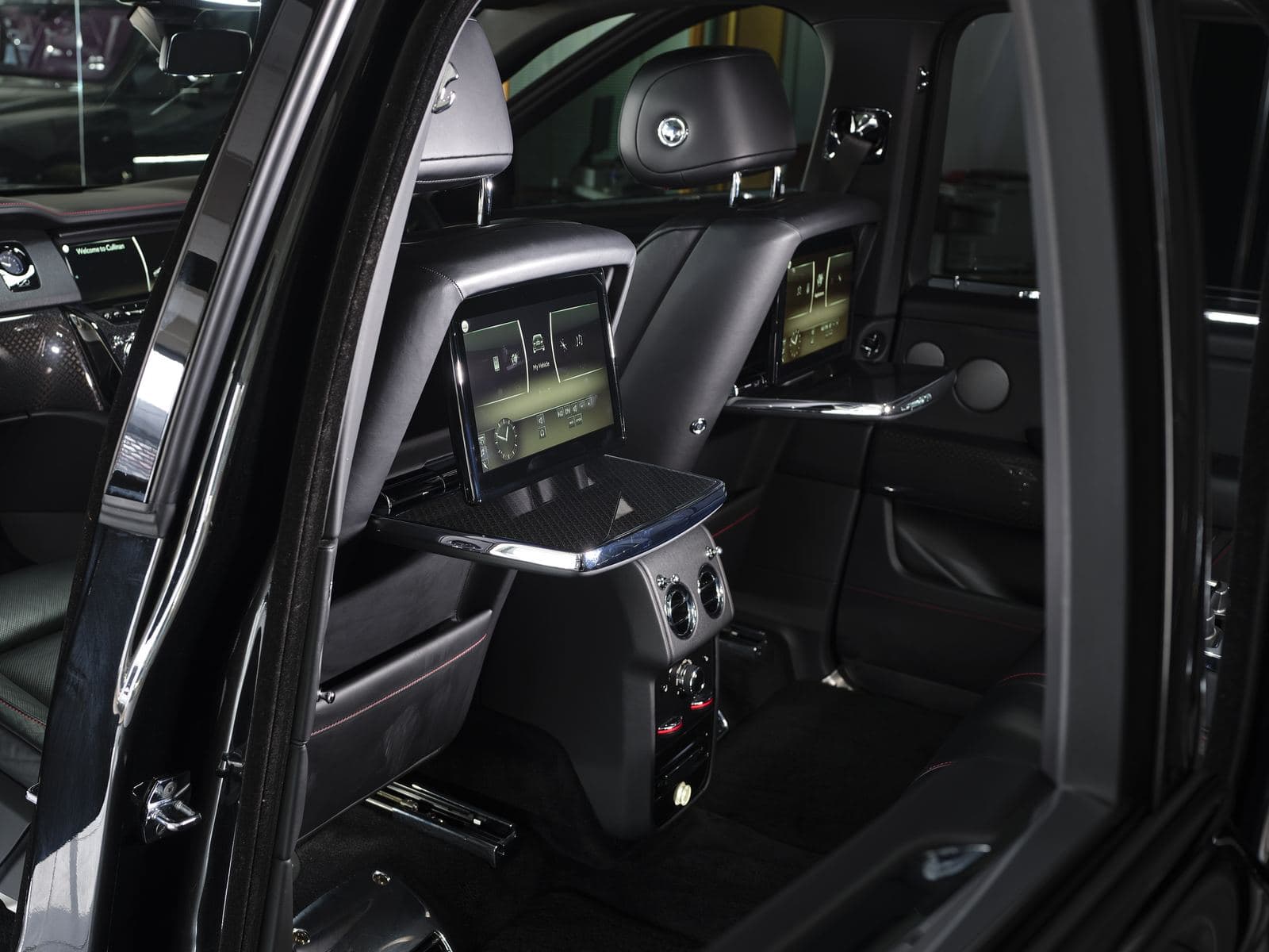 Rolls-Royce Cullinan rear cabin