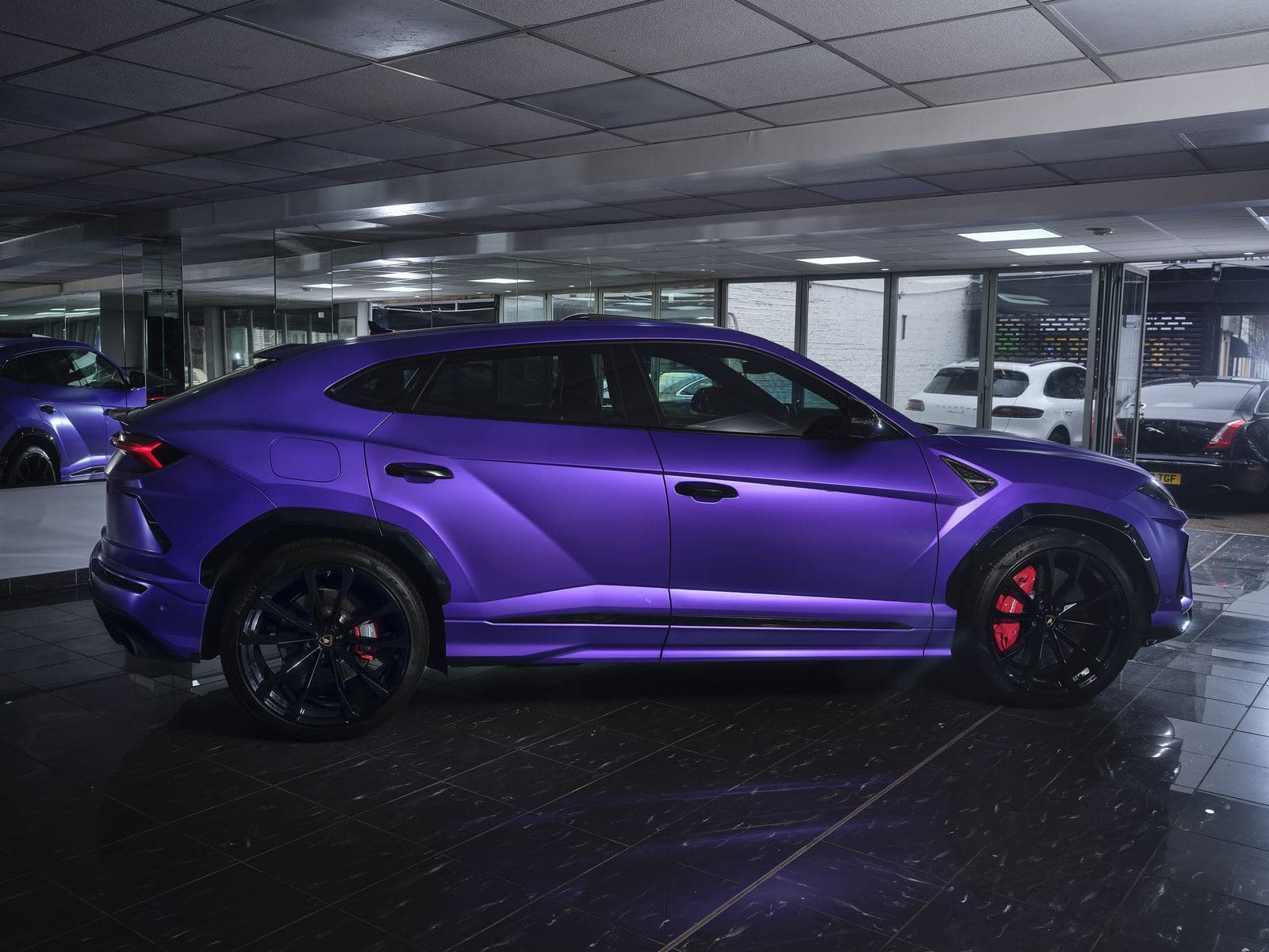 Lamborghini Urus side profile