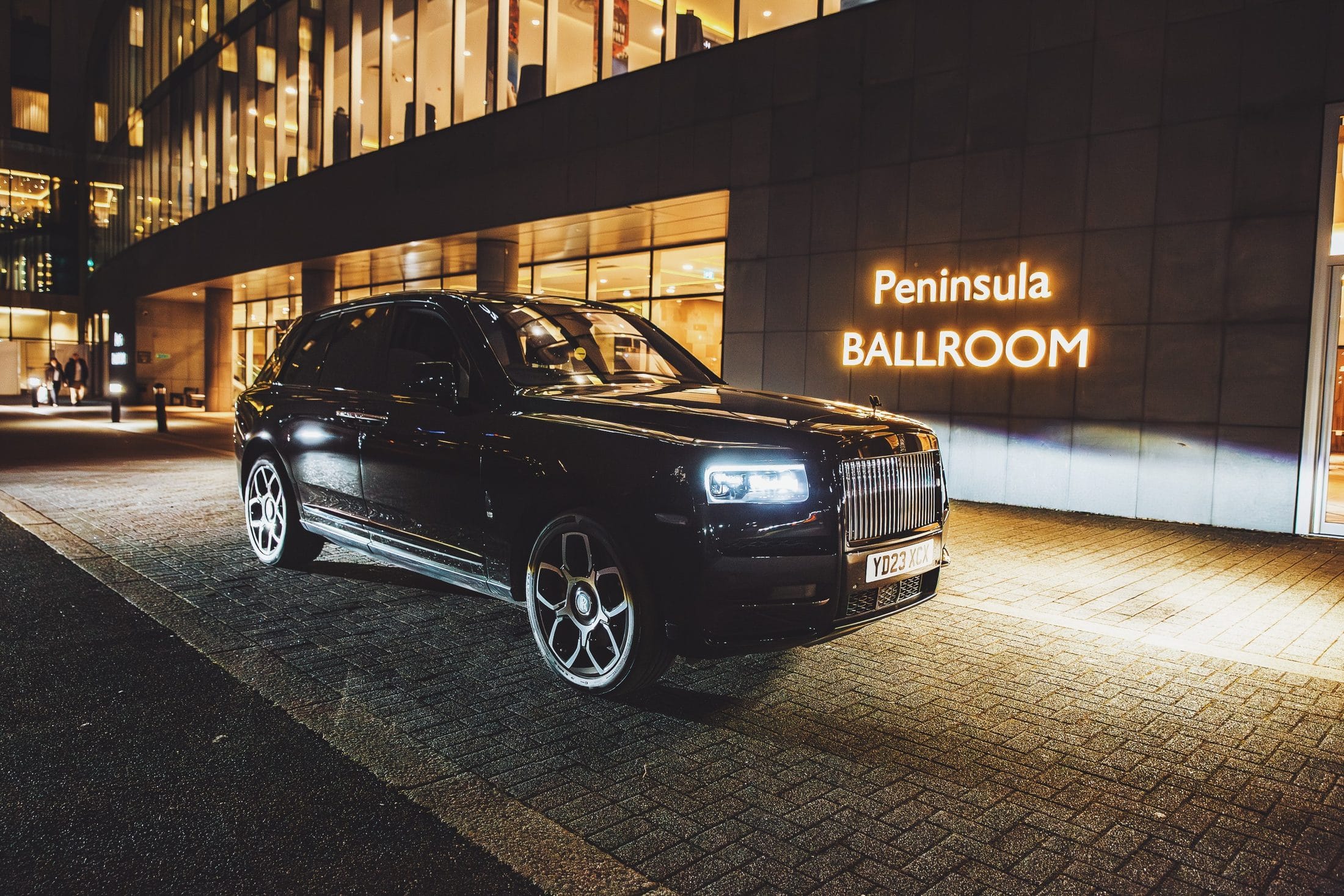 Rolls-Royce Cullinan outside The Peninsula in London