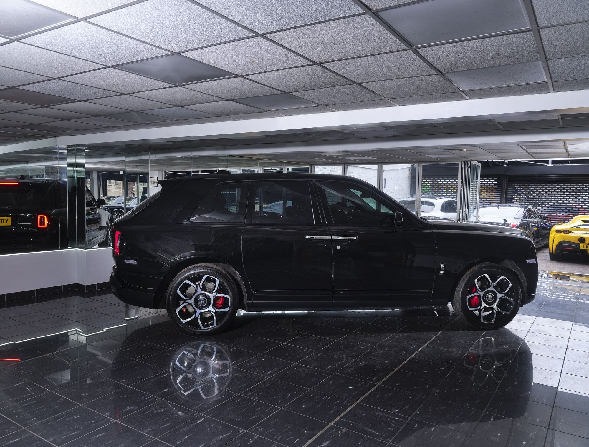 Rolls-Royce Cullinan in profile